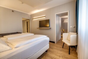 Suite 22nd floor | Premium bedding, desk, laptop workspace, blackout curtains - Congress Hotel Chemnitz (Chemnitz)