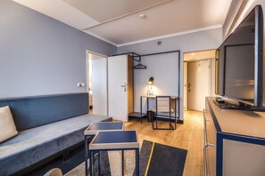 Suite 22nd floor | 1 غرفة نوم وأغطية فراش متميزة ومكتب ومساحة عمل للكمبيوتر المحمول