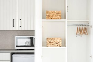 办公桌、遮光窗帘、熨斗/熨衣板、免费 WiFi