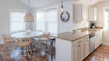 Bureau, rideaux occultants, fer et planche Ă  repasser, Wi-Fi gratuit