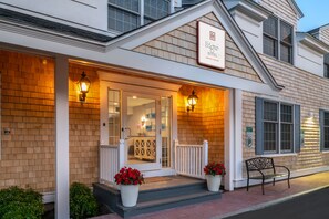Property entrance - Edgar Hotel Martha's Vineyard, an Ascend Collection Hotel (Edgartown)