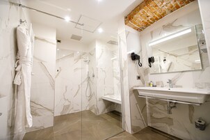 Junior Suite | Bathroom