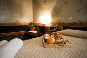 Premium bedding, down duvets, Select Comfort beds, minibar - Hotel Diplomatic (Turin)