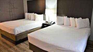 Bureau, espace de travail pour ordinateur portable, rideaux occultants