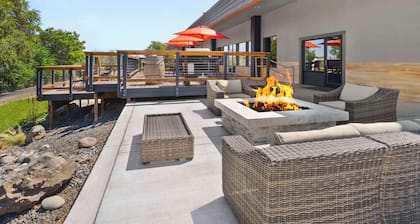 Richland Riverfront Hotel and Conference Center, Ascend Hotel Collection