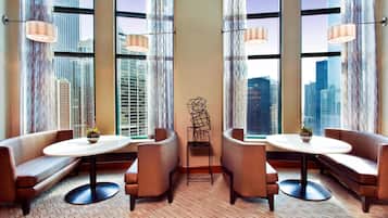 2 bares/lounges