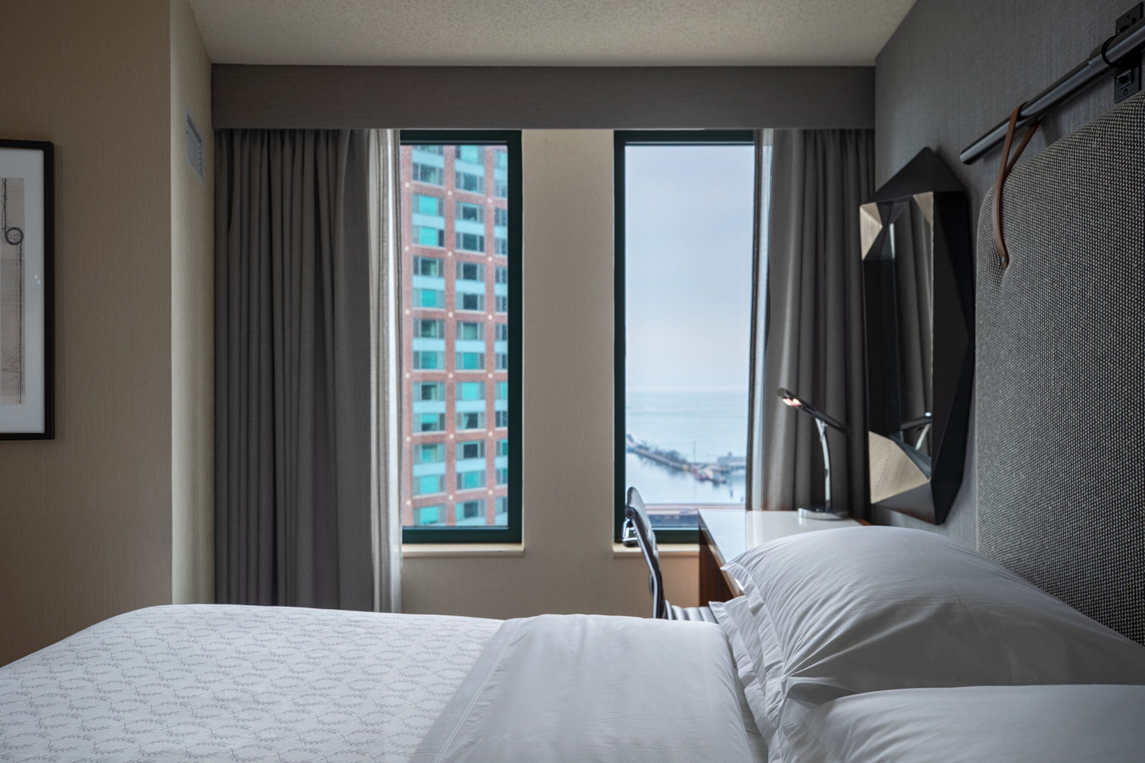 room, 1 king bed, non smoking | down duvets, pillow-top beds, in-room safe, desk