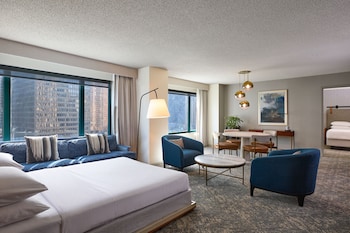 Down comforters, pillowtop beds, in-room safe, desk at Sheraton Grand Chicago Riverwalk