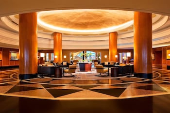 Hotel entrance and lobby at Sheraton Grand Chicago Riverwalk
