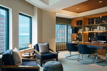 Flat-screen TV, Netflix, pay movies, streaming services at Sheraton Grand Chicago Riverwalk