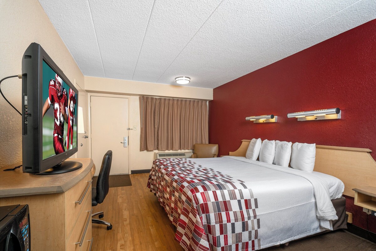 Desk, blackout curtains, free cots/infant beds, free WiFi
