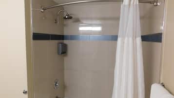 Combined shower/tub, free toiletries, hair dryer, towels