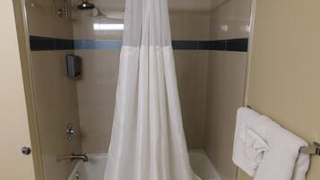 Combined shower/bathtub, free toiletries, hair dryer, towels