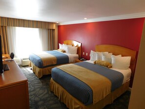 Desk, iron/ironing board, free cots/infant beds, free WiFi - Best Western Plus Anaheim Orange County Hotel (Placentia)