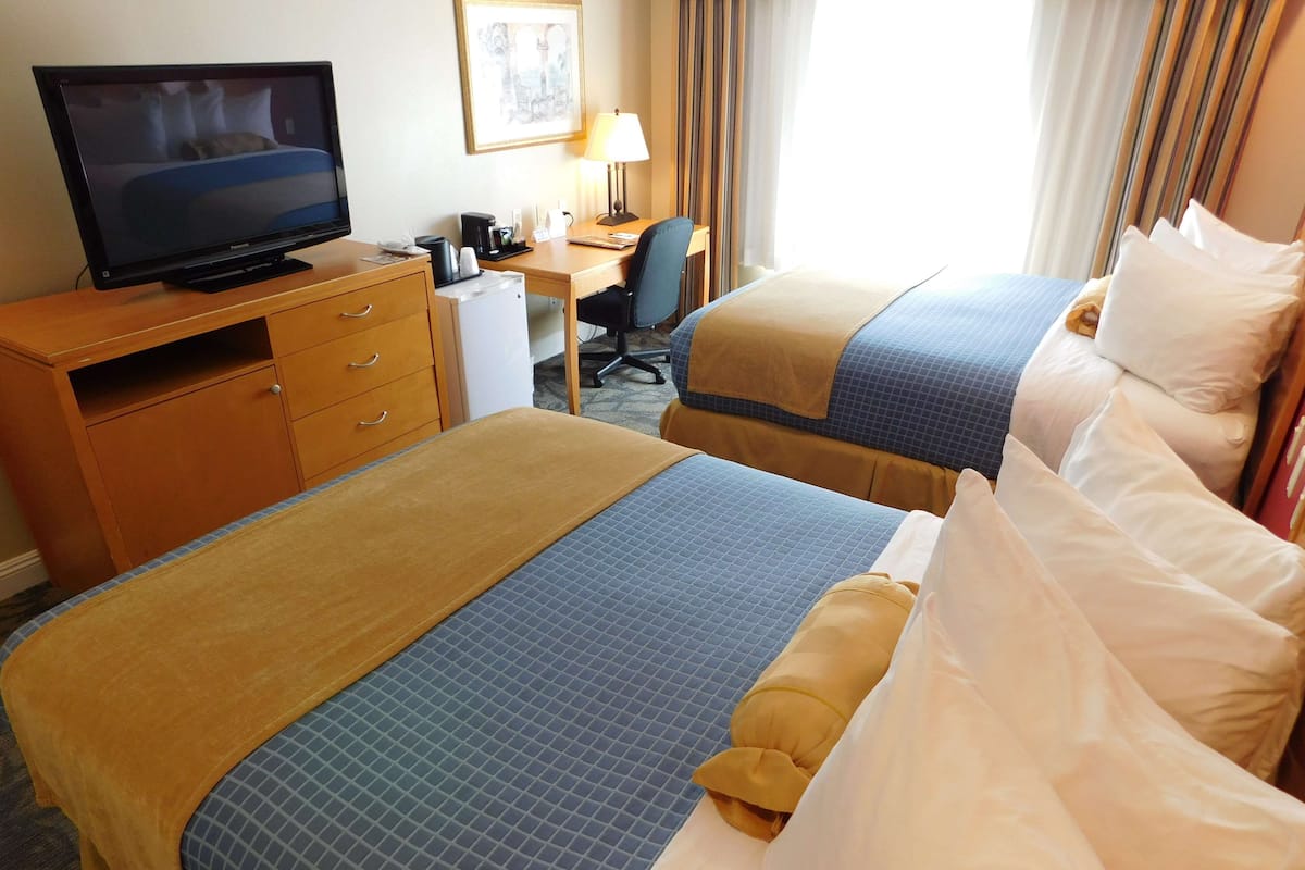办公桌、熨斗/熨衣板、免费婴儿床、免费 WiFi