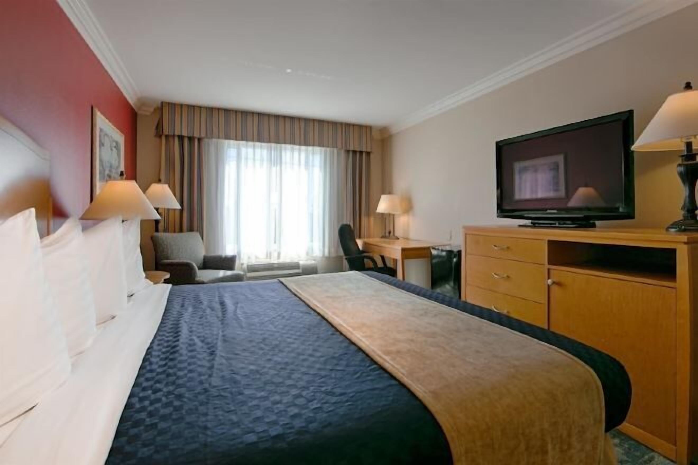 Desk, iron/ironing board, free cribs/infant beds, free WiFi