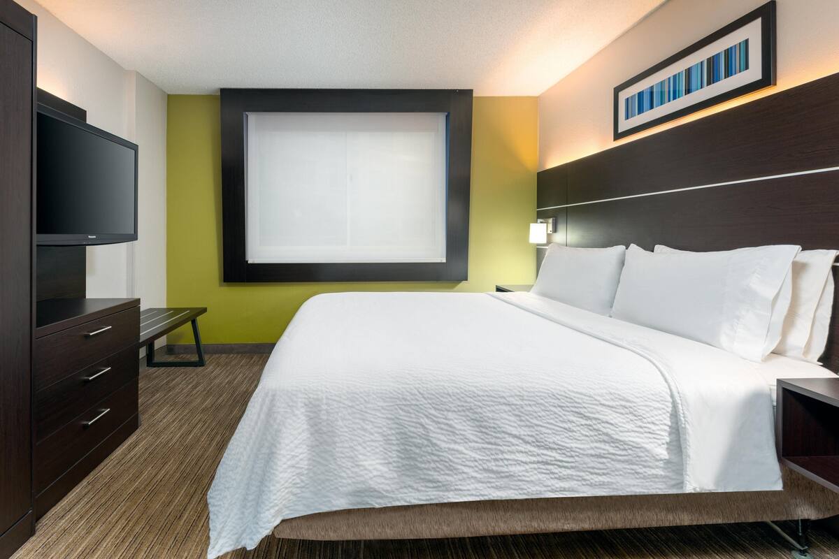 Egyptian cotton sheets, premium bedding, pillowtop beds, in-room safe