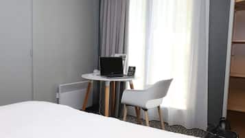 Standaard tweepersoonskamer, 1 tweepersoonsbed | Een kluis op de kamer, individueel gedecoreerd, individueel gemeubileerd