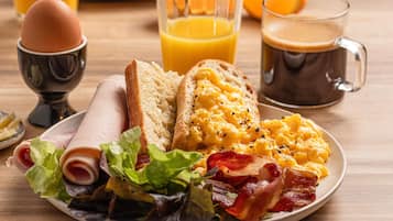 Daily buffet breakfast (EUR 9.90 per person)