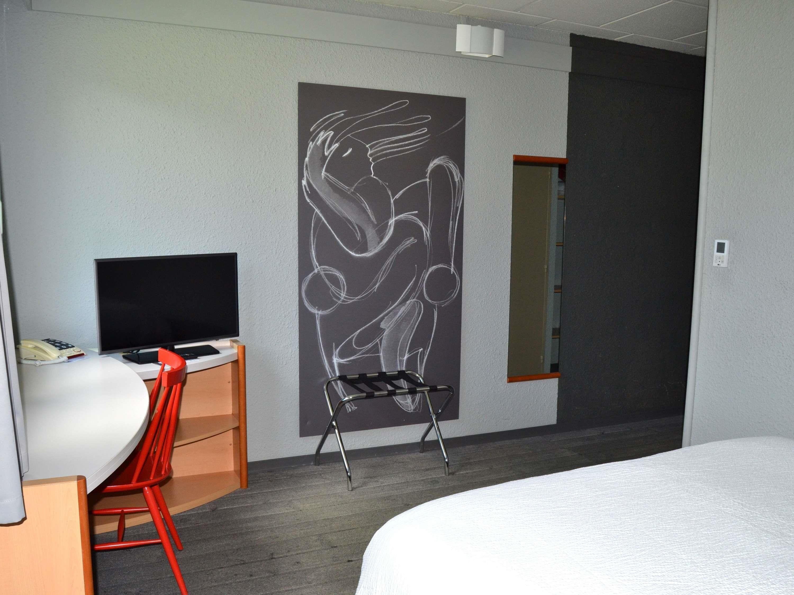 In-room safe, individually decorated, individually furnished, desk