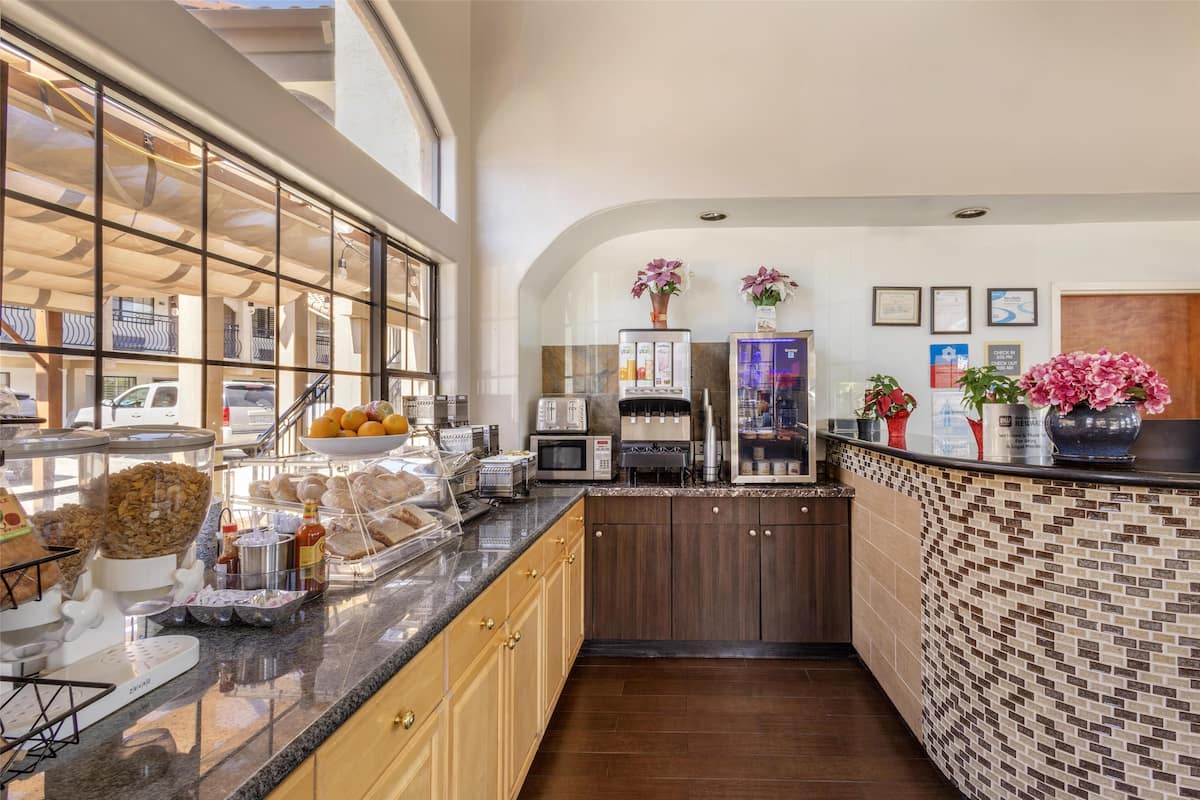 free daily continental breakfast