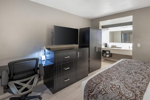 Standard Room, 1 King Bed with Sofa bed, Non Smoking, Refrigerator & Microwave (with Sofabed) | In-room safe, iron/ironing board, free WiFi, bed sheets