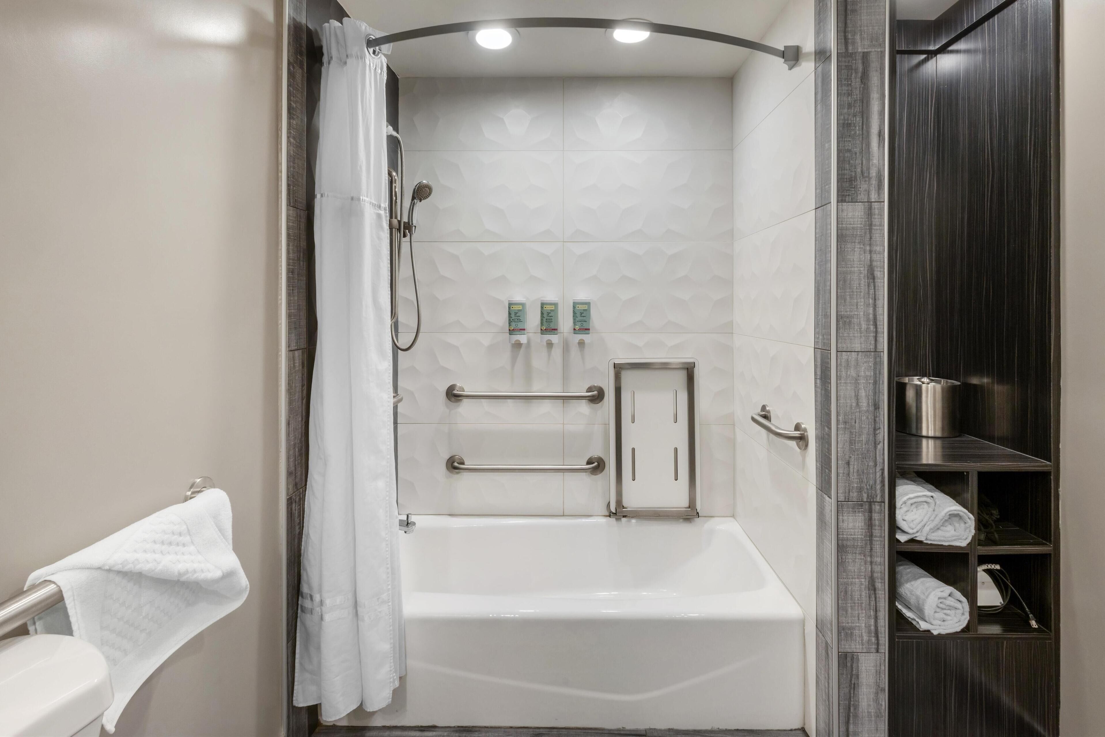 hydromassage showerhead, free toiletries, hair dryer, towels