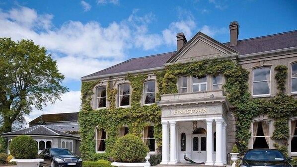 Standard Twin Room | In-room safe, desk, iron/ironing board, free WiFi - Finnstown Castle Hotel (Lucan)