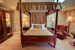 Standard Double Room, 1 Double Bed | In-room safe, desk, iron/ironing board, free WiFi