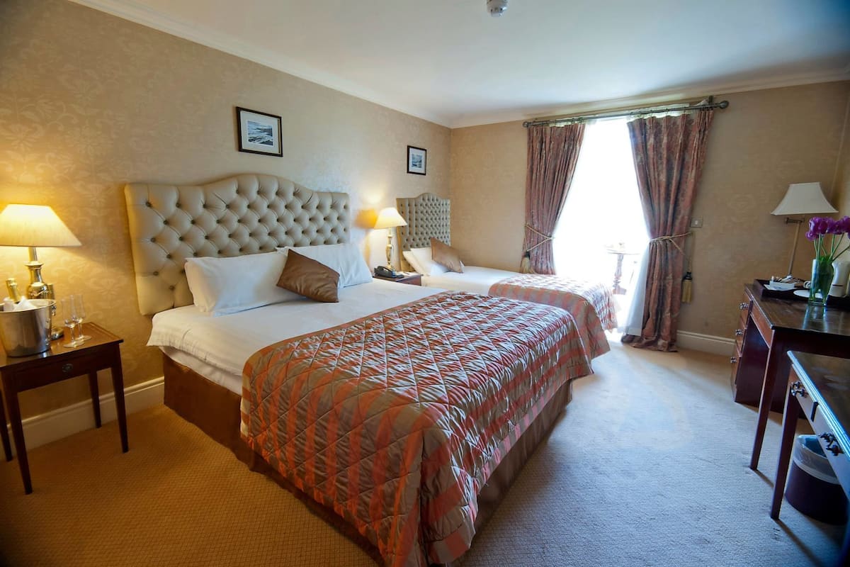 Twin Room | In-room safe, desk, iron/ironing board, free WiFi