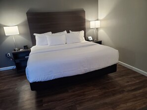 Room, 1 King Bed, Accessible, Non Smoking | Premium bedding, pillow-top beds, desk, iron/ironing board