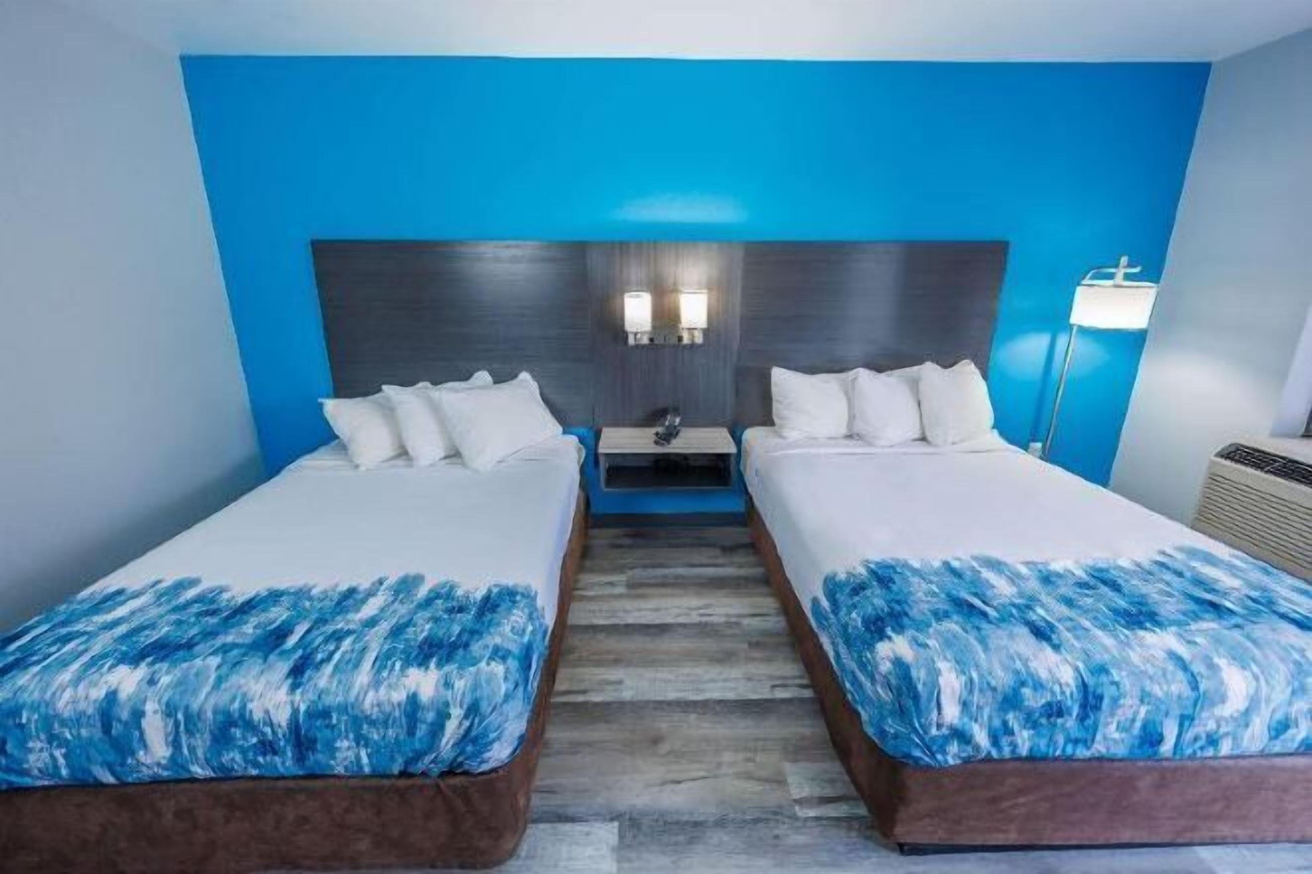 Cortinas blackout, tabla de planchar con plancha y cunas gratuitas 