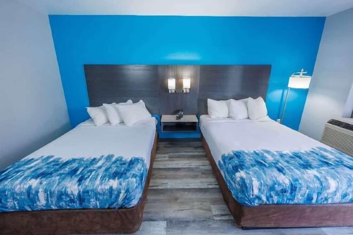 Cortinas blackout, tabla de planchar con plancha y cunas gratuitas