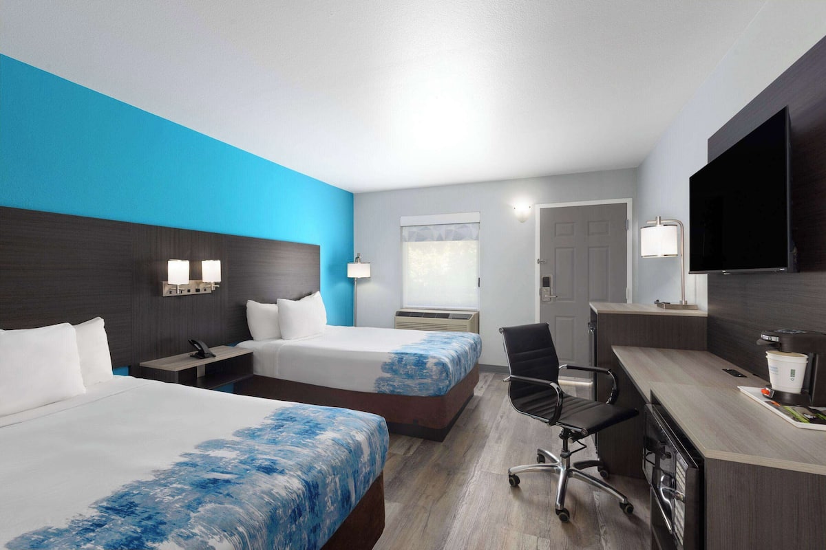 Blackout curtains, iron/ironing board, free cots/infant beds, free WiFi