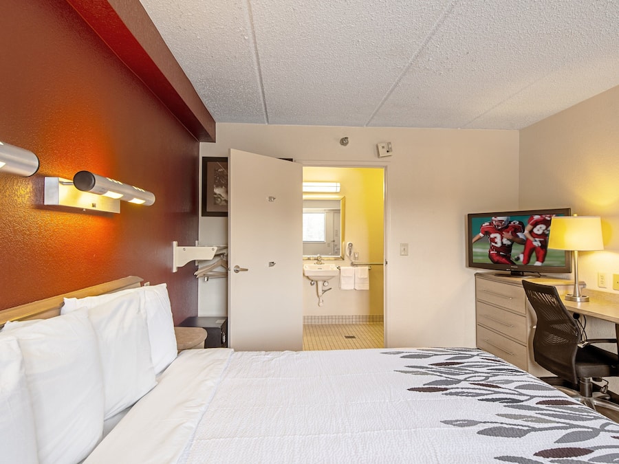 Escrivaninha, cortinas blackout, Wi-Fi de cortesia, roupa de cama