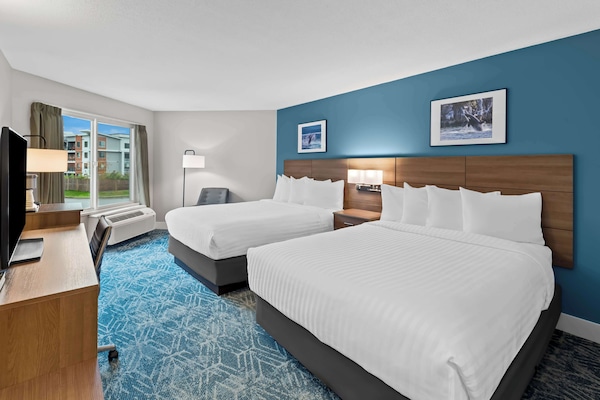 Escritorio y espacio para trabajar con laptop