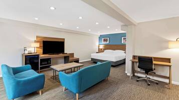 Executive Suite, 1 King Bed, Non Smoking (Living Room) | Desk, laptop workspace, iron/ironing board, free cots/infant beds