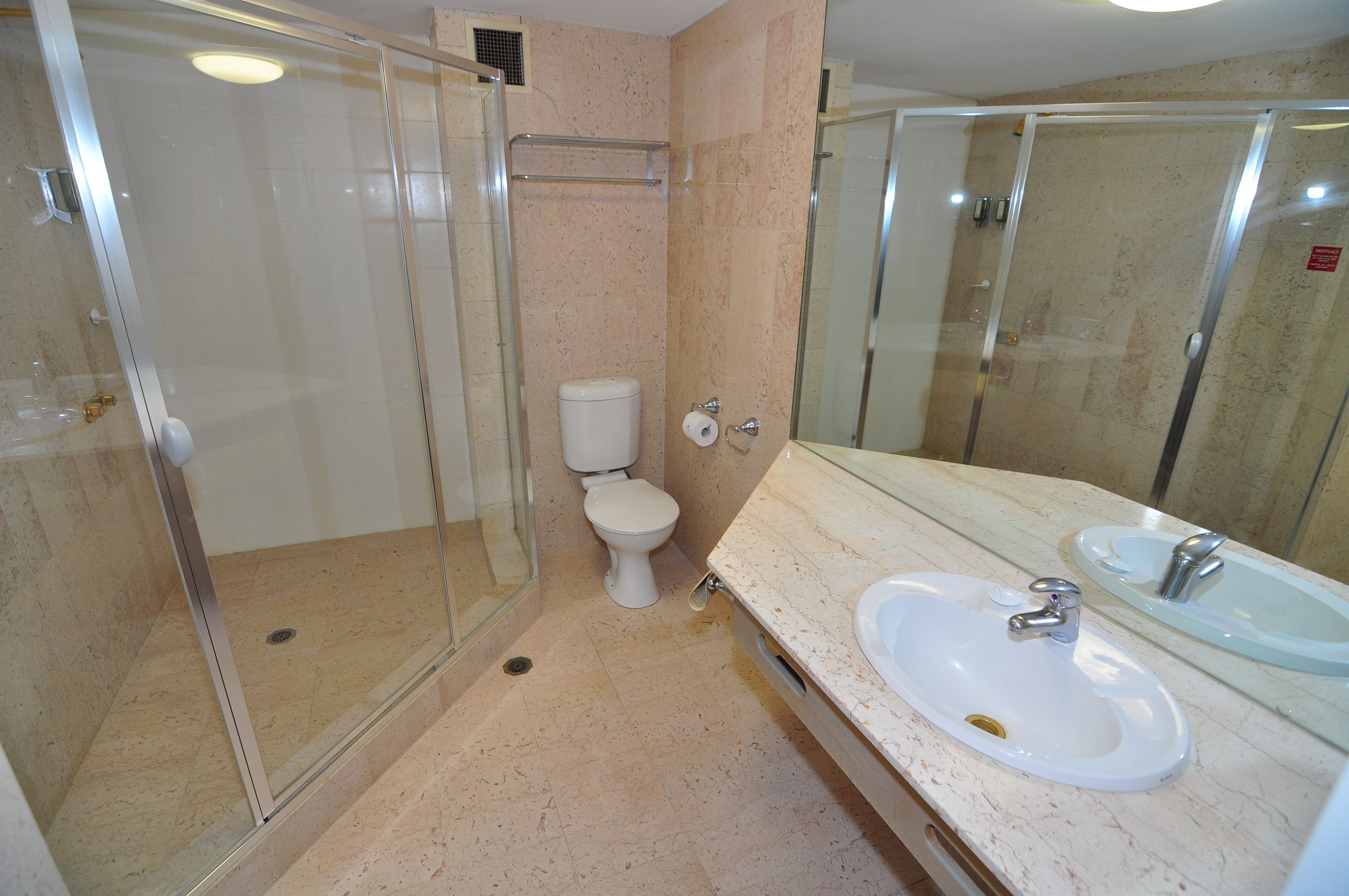 combined shower/bathtub, free toiletries, hair dryer, towels