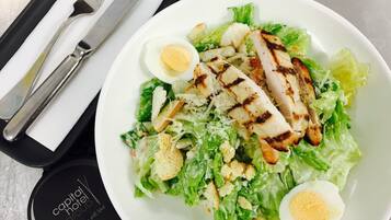 Desayuno completo todos los días (con cargo)