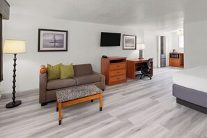 25-inch TV with cable channels - Baymont by Wyndham Durango (Durango)