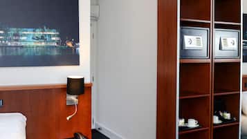 Standard-Einzelzimmer | Zimmersafe, Schreibtisch, Bügeleisen/Bügelbrett, Babybetten