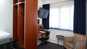 Habitación individual estándar | Caja de seguridad en la habitación y escritorio 