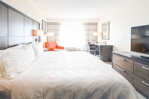 1 bedroom, premium bedding, desk, laptop workspace