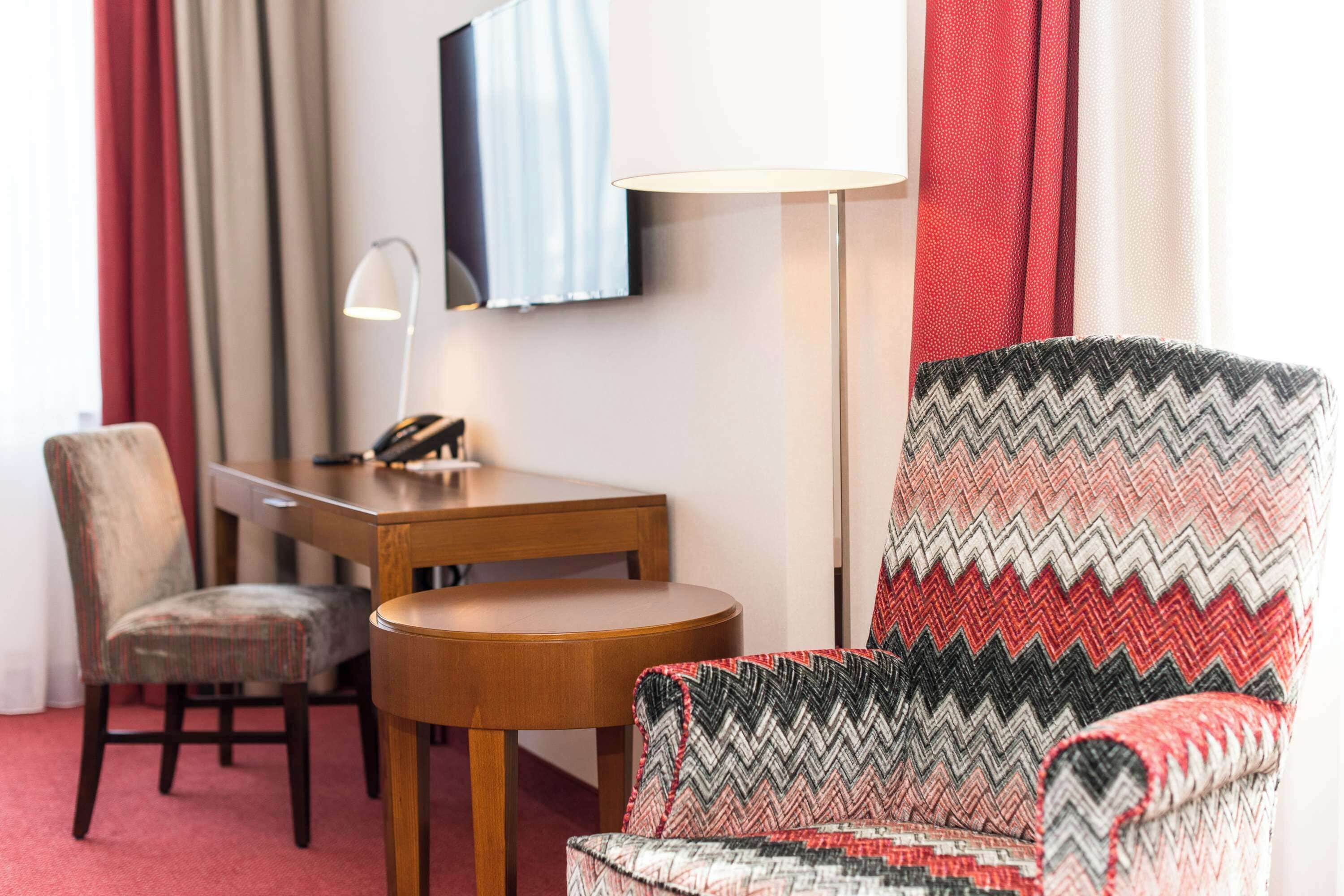 comfort room, 1 double bed (comfort plus) | down duvets, minibar, in-room safe, desk