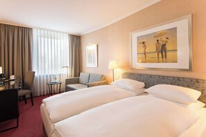 Habitació Comfort, 1 llit doble | Cobrellits, minibar, caixa forta a l'habitació i escriptori 