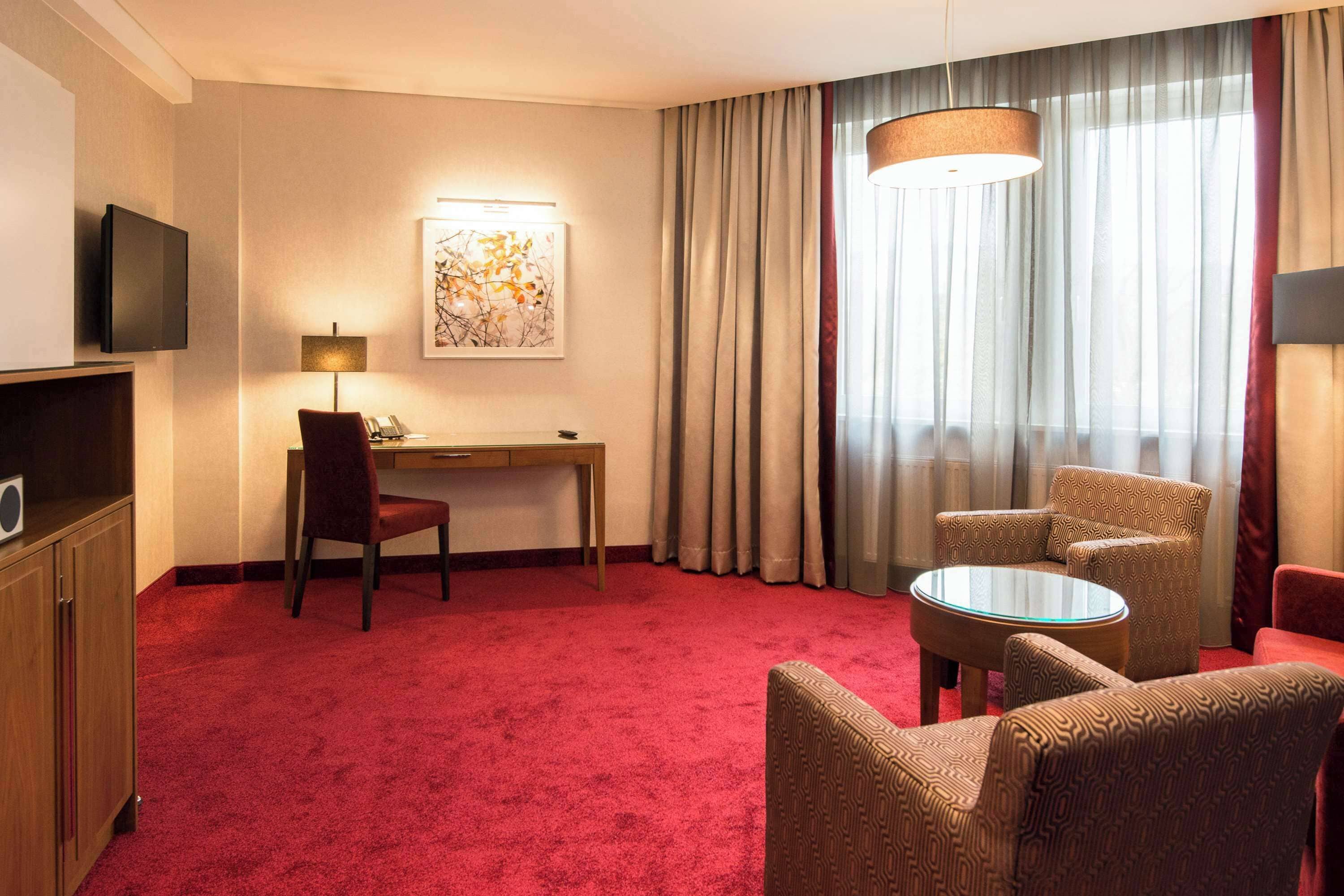 junior suite, 1 double bed | down duvets, minibar, in-room safe, desk