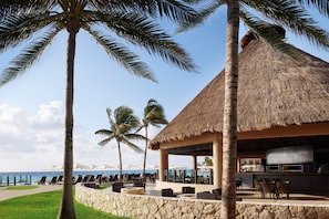 Pool views, serves lunch, dinner, and happy hour