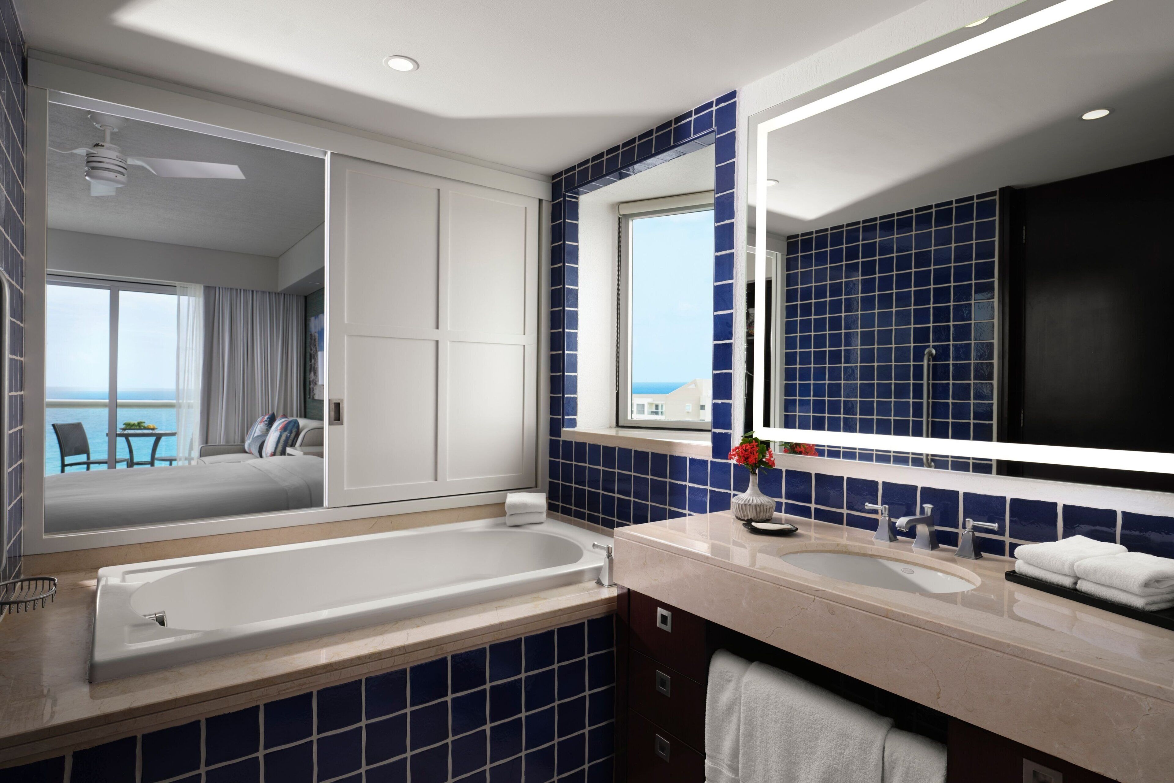 combined shower/bathtub, jetted bath, free toiletries, hair dryer