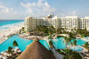 4 outdoor pools, pool umbrellas, pool loungers