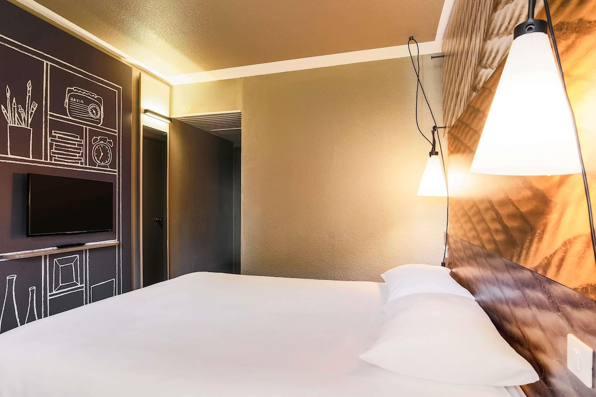 Quarto standard, 1 cama de casal | Camas com colchões pillow-top, escrivaninha, quartos à prova de som